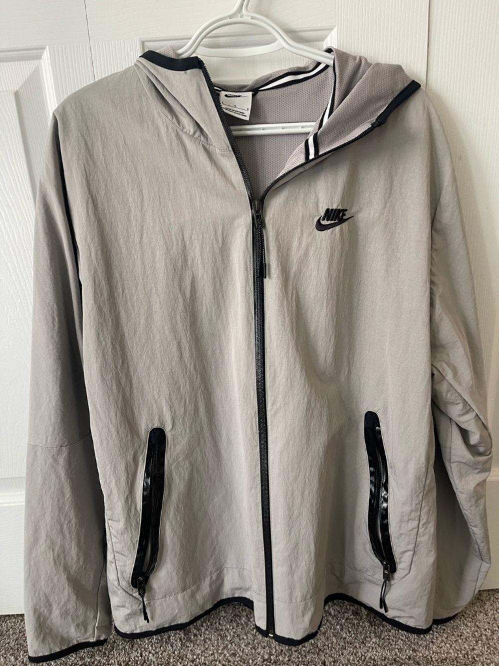 Nike Men’s Gray Hooded Windbreaker Jacket